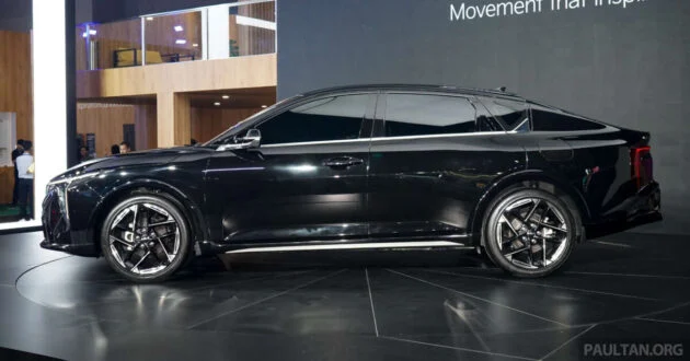 Kia K4 GT-Line dipertonton di Malaysia – pengganti Cerato/Forte berada di KLIMS, enjin 1.6T 193 PS