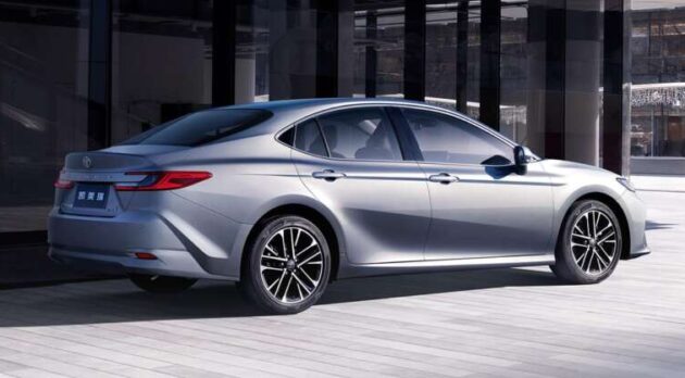 Toyota Camry 2026 di China – bahagian dalam diubah, skrin sesentuh 15.6 inci, tempat duduk boleh urut