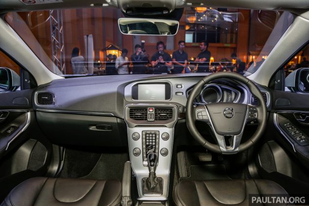 2017 Volvo V40 小改款本地面市, 价格不变, 售18万令吉。