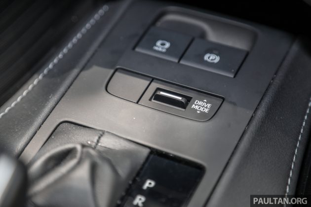 新车试驾: 2022 Toyota Harrier 2.0 Luxury, 优缺点都明显