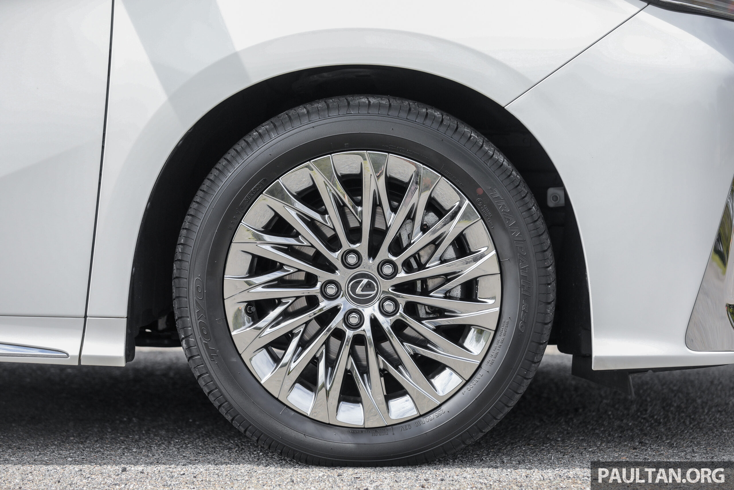试驾：Lexus LM 350！陆地头等舱，殿堂级的旗舰 MPV