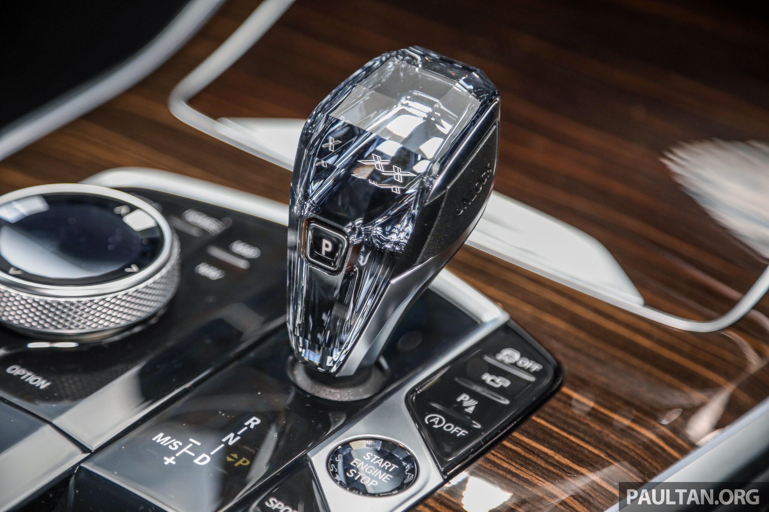 试驾：BMW X7 xDrive40i，气势磅礴！坐满七人也很舒服