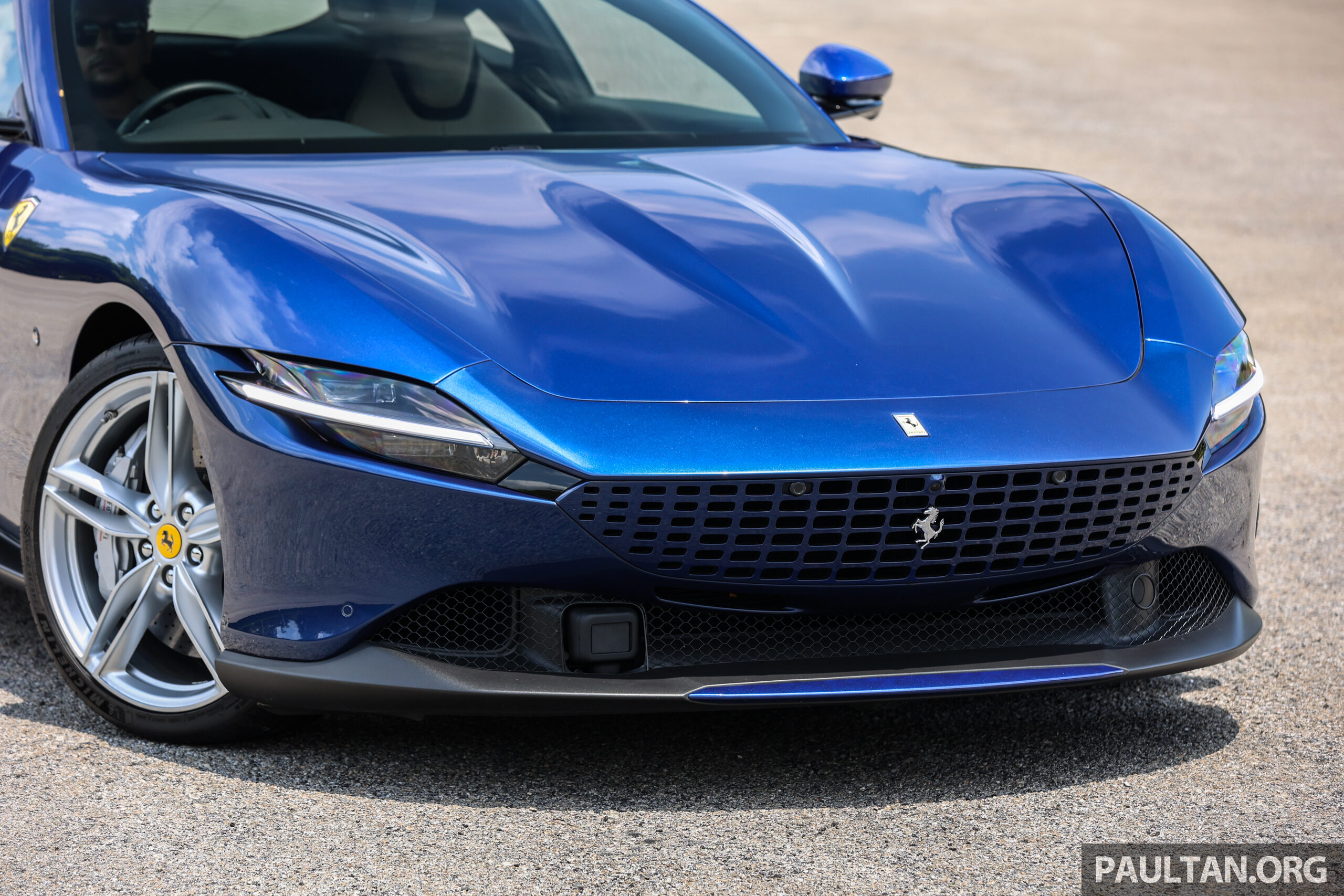 试驾：Ferrari Roma！跃马的全新形态，优雅与运动并重