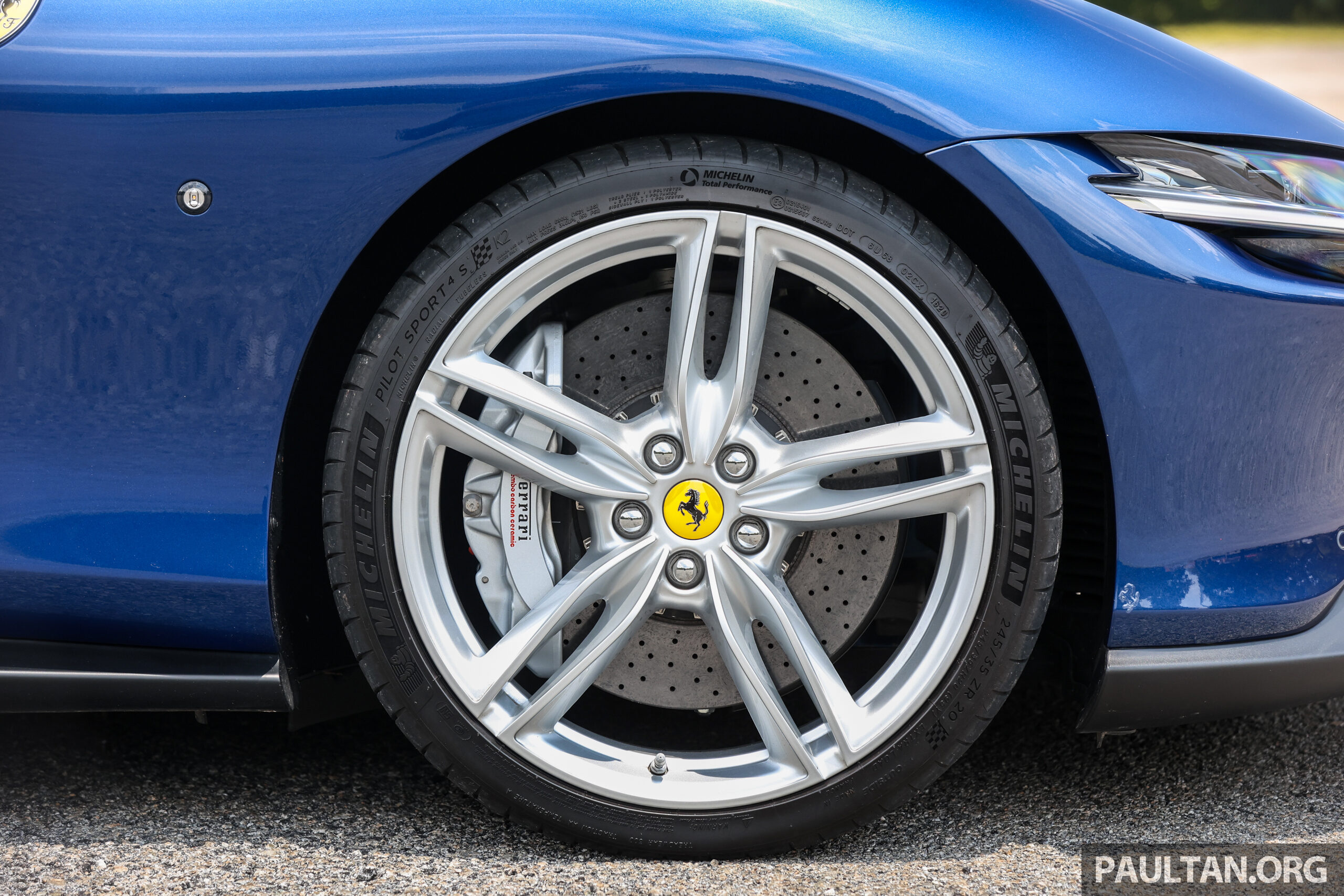 试驾：Ferrari Roma！跃马的全新形态，优雅与运动并重