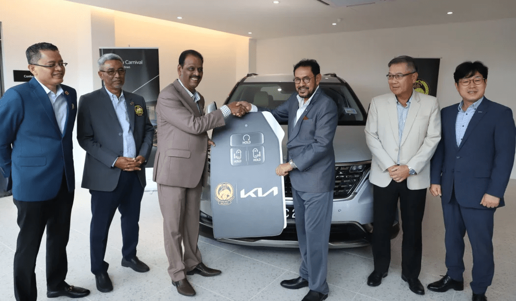 Dinamikjaya Motors 与马足协合作, 赞助3辆 Kia Carnival