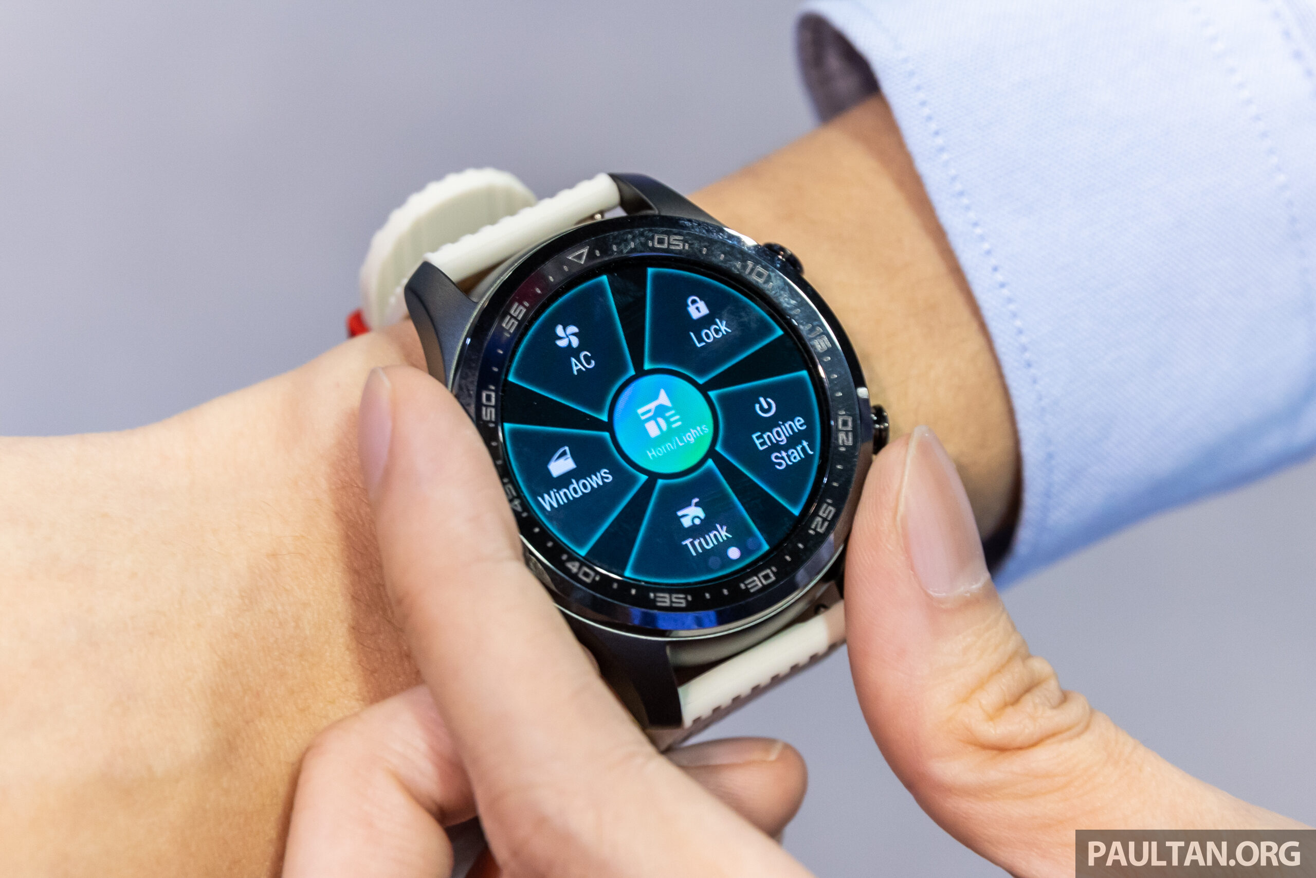 ACO Tech X Watch 智能表抢先看！可远程解锁、启动引擎