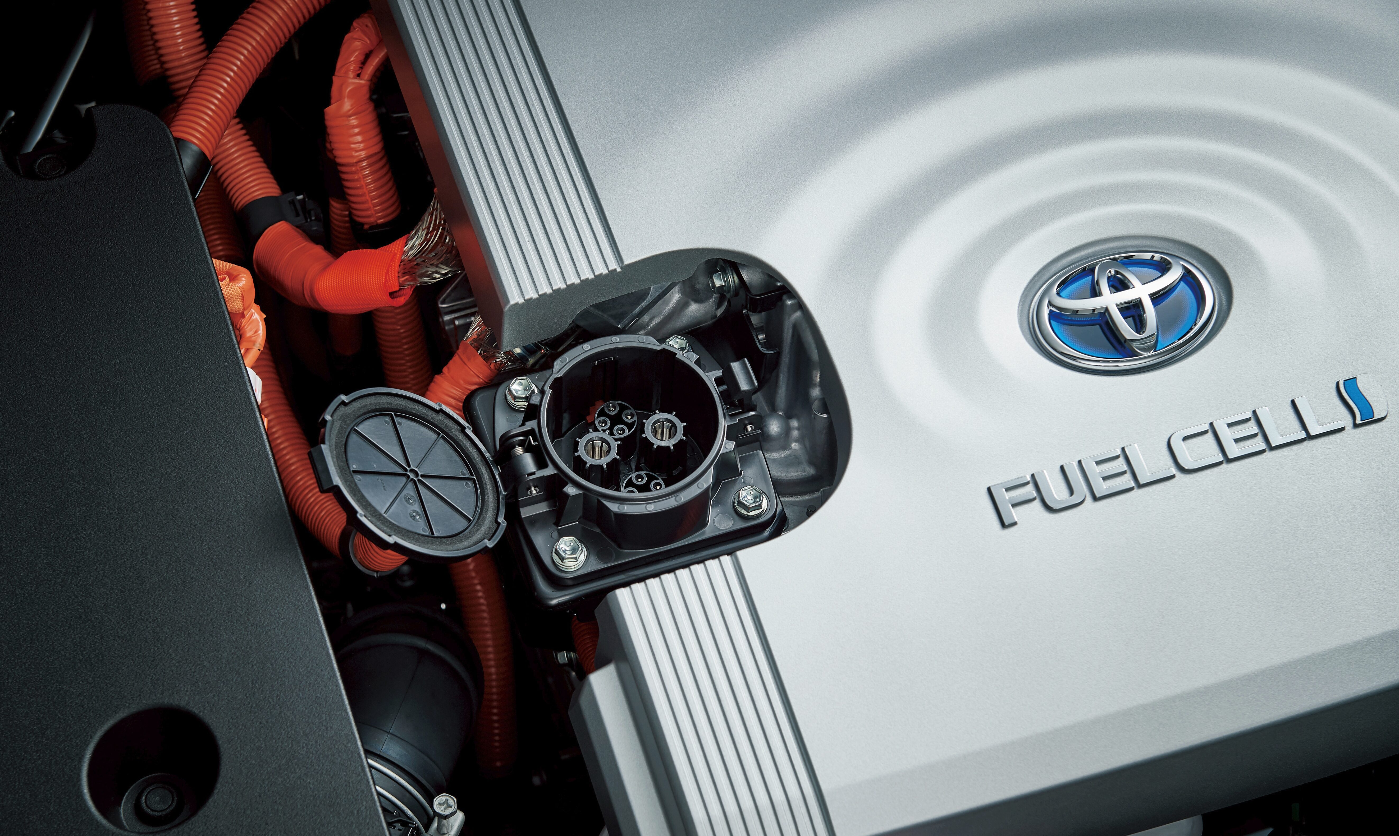 燃油车还有未来!BMW 携手 Toyota、Bosch 及 Repsol 进行100%可再生汽油测试,验证传统内燃引擎减碳潜力