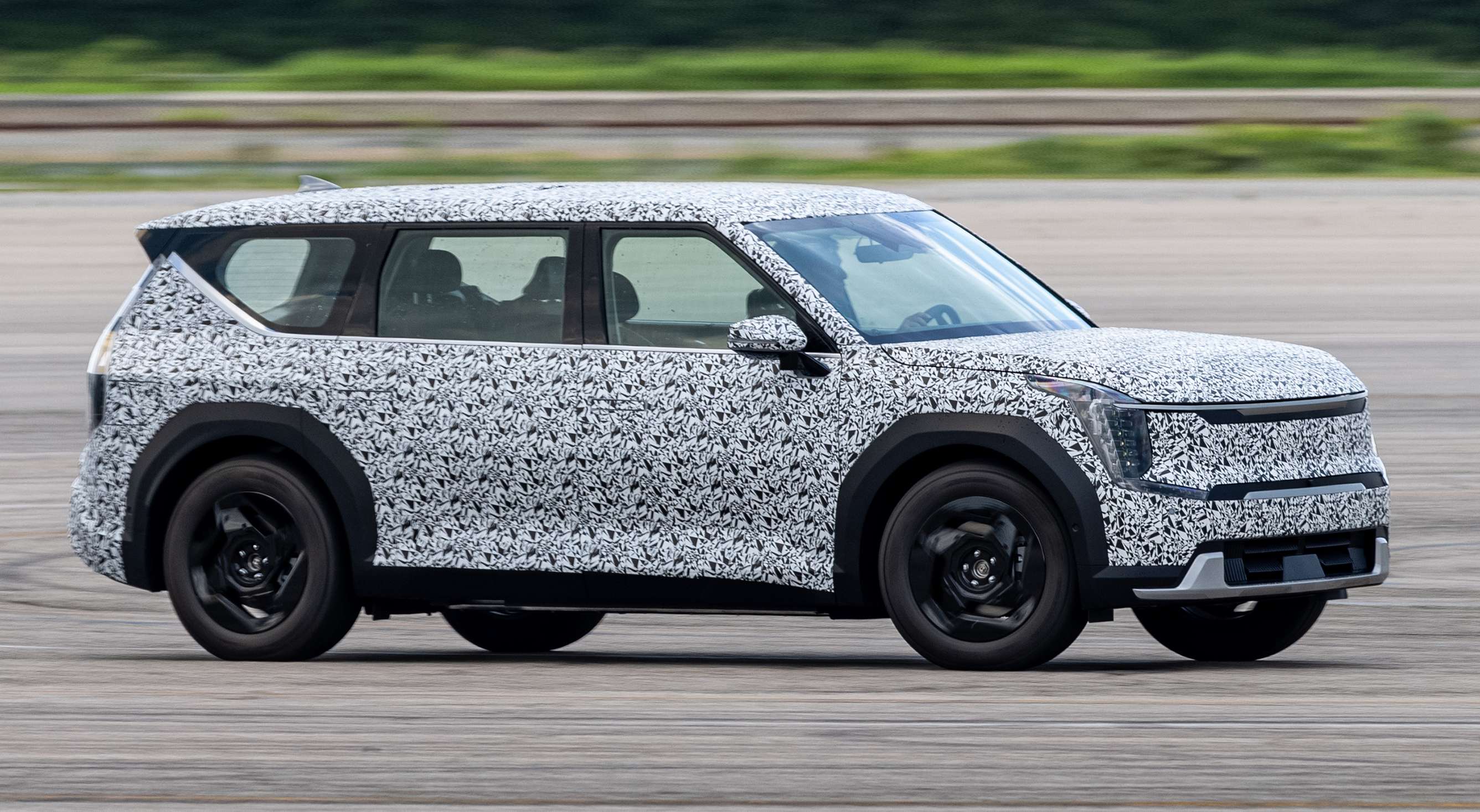 对标 Volvo EX90？Kia EV9 电动 SUV 最新官方预告释出