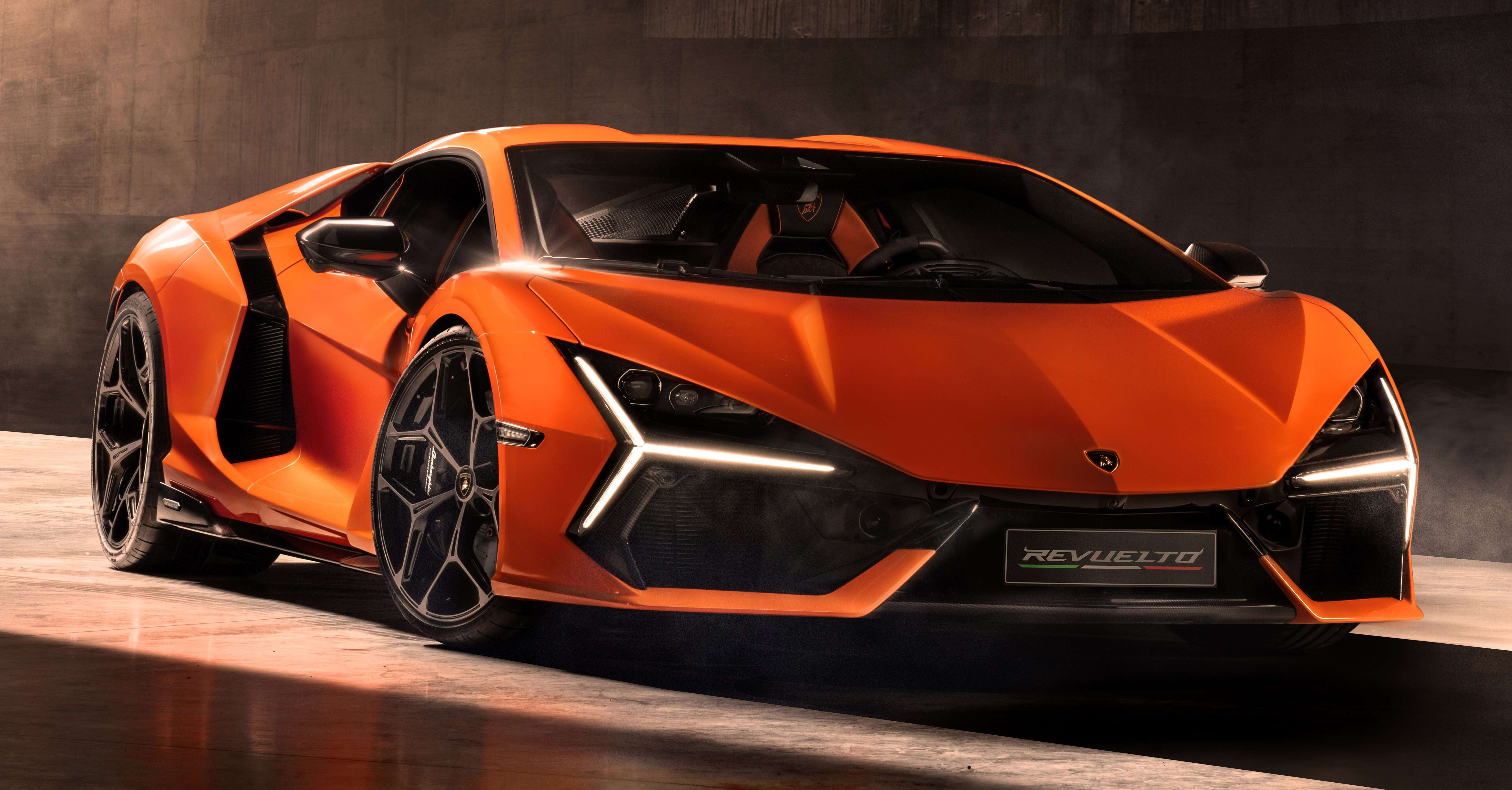 全新旗舰超跑，Lamborghini Revuelto 正式登场！搭V12+三电动马达新插混系统，最大输出达1,015匹马力