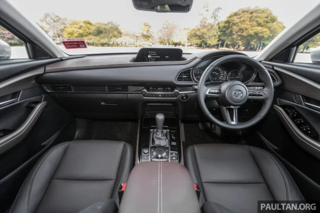 新车试驾: Mazda CX-30 CKD, 确实是比之前更便宜了, 但还是比对手稍贵, 但它依旧拥有对手难以匹敌的特色与优点