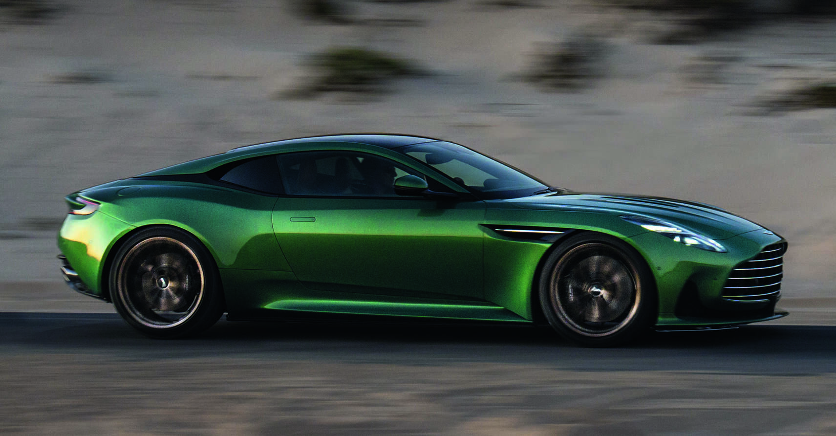 DB11 的继任者，全新 Aston Martin DB12 登场！搭载 4.0升V8双涡轮增压引擎，可榨出 680 PS/800 Nm 输出功率