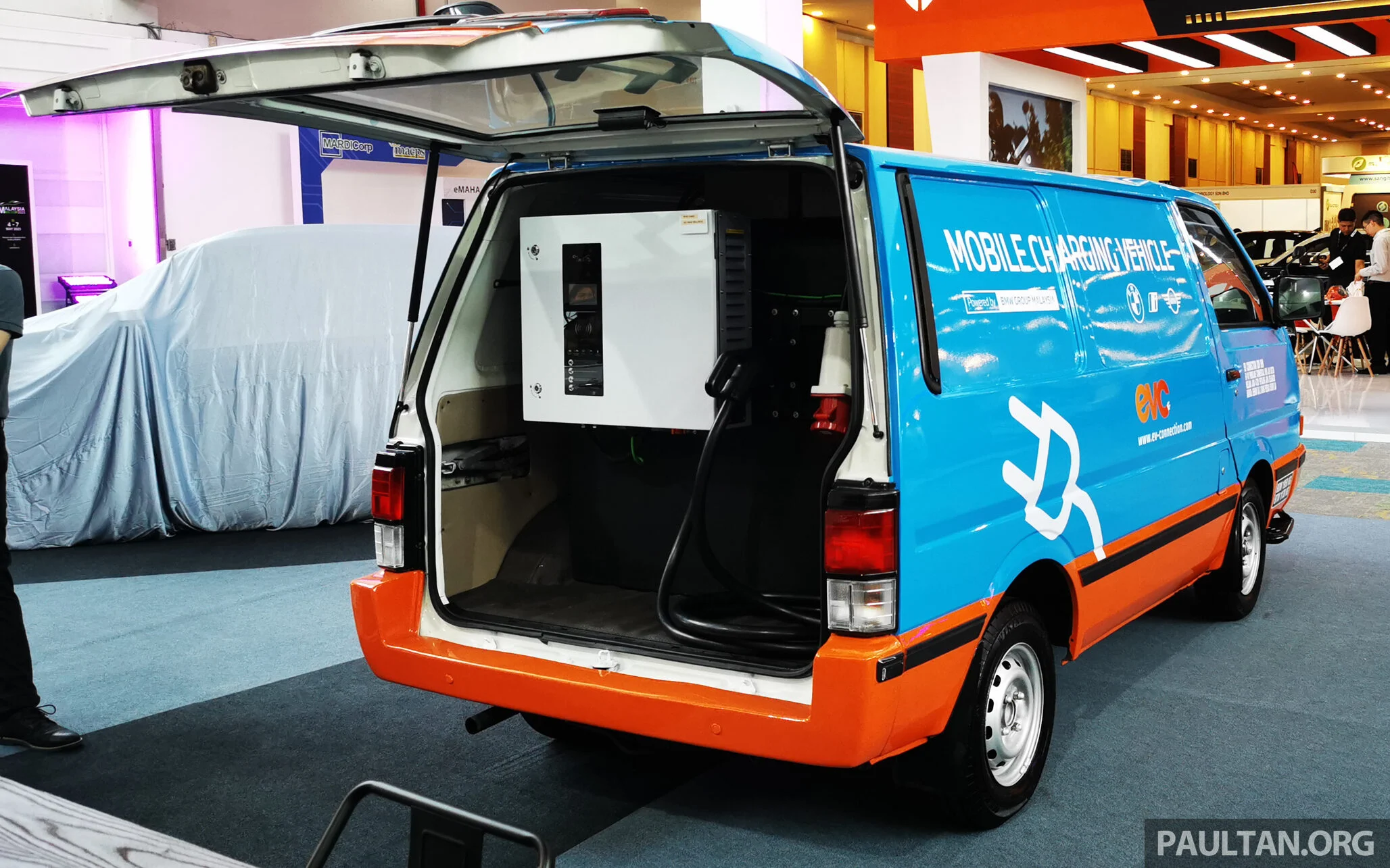 BMW Malaysia 与 EV Connection 携手合作，回收已耗尽的电动车电池，再循环利用推出本地首创的流动充电车