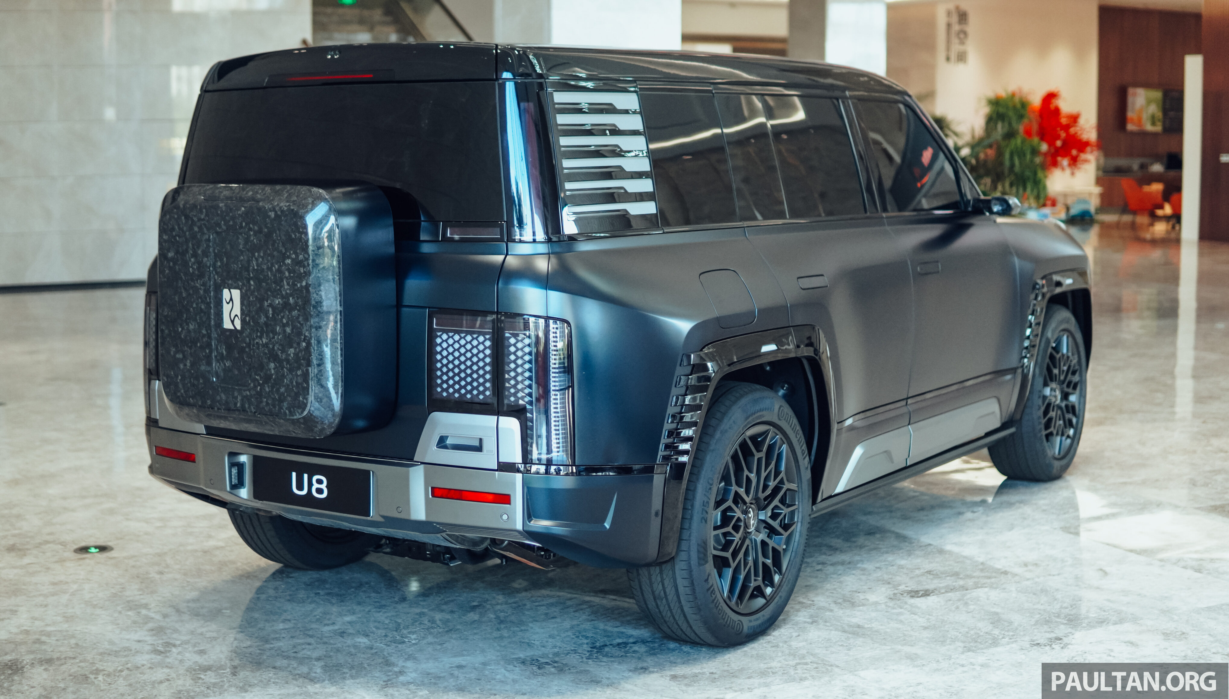 图集:仰望 Yangwang U8 实拍!比亚迪子品牌纯电动豪华SUV,1,304 PS/1,680 Nm 惊人动力!预售110万元人民币
