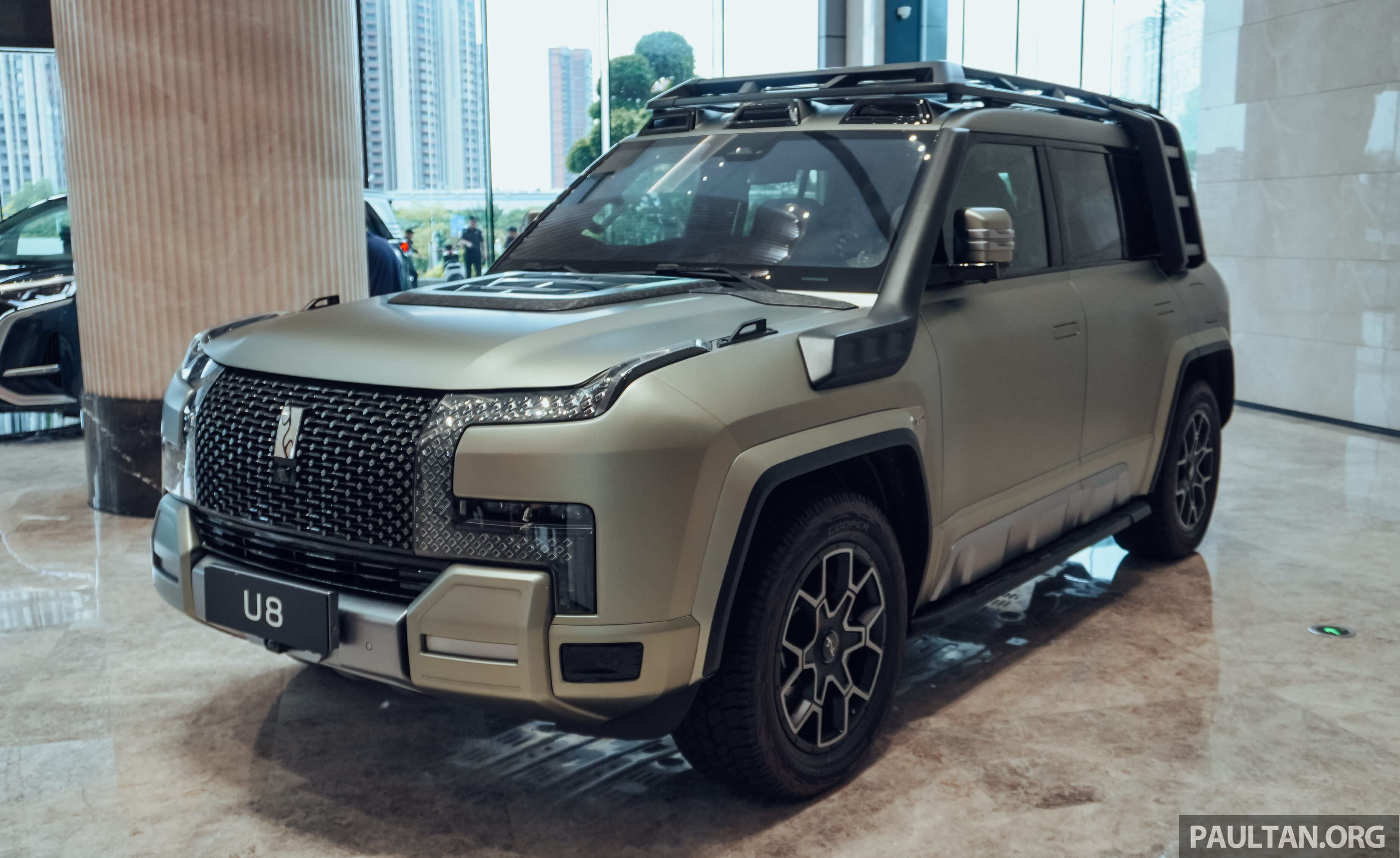 图集:仰望 Yangwang U8 实拍!比亚迪子品牌纯电动豪华SUV,1,304 PS/1,680 Nm 惊人动力!预售110万元人民币