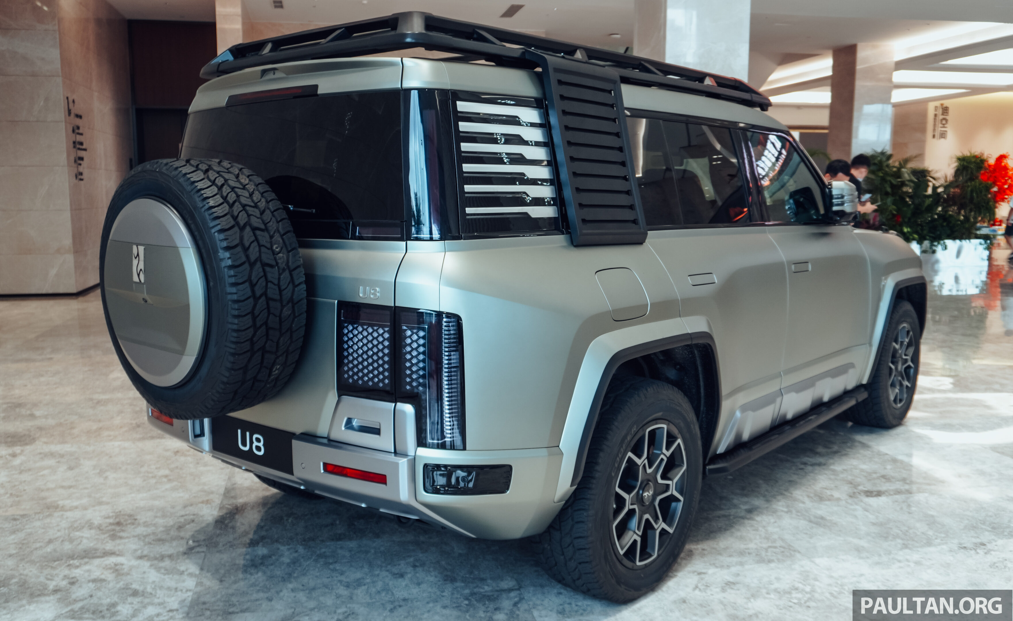 图集:仰望 Yangwang U8 实拍!比亚迪子品牌纯电动豪华SUV,1,304 PS/1,680 Nm 惊人动力!预售110万元人民币
