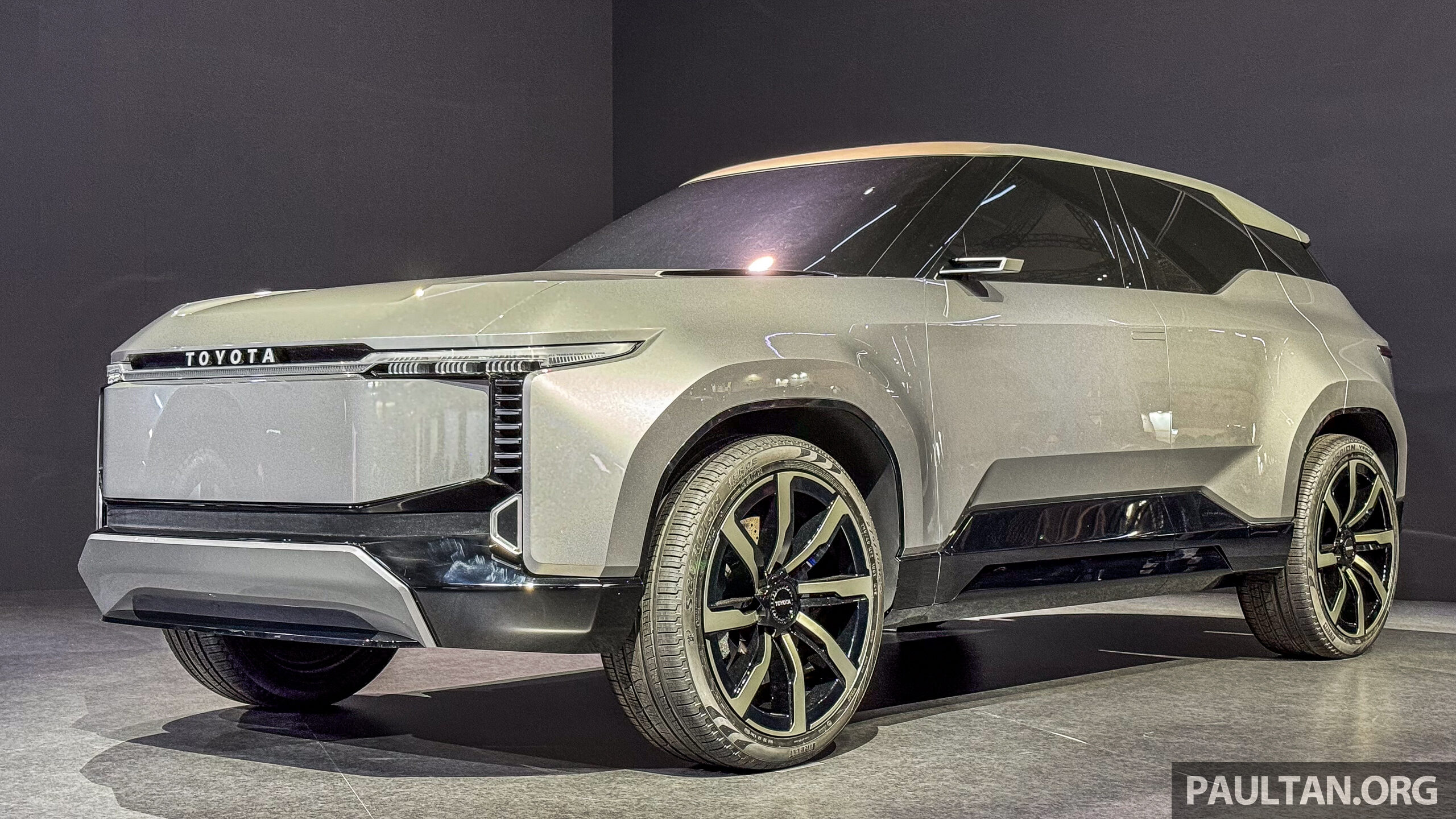 Toyota Land Cruiser Se 概念车东京车展亮相！纯电动七座越野 SUV，采用硬壳式车身结构，外型设计极富未来感