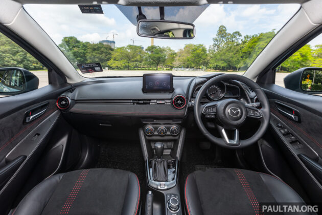 新车实拍: 2024 Mazda 2 1.5 High Sedan 与 Hatchback 小改款, 仅单一等级, 外观小改+配备小幅升级, 售价10.9万