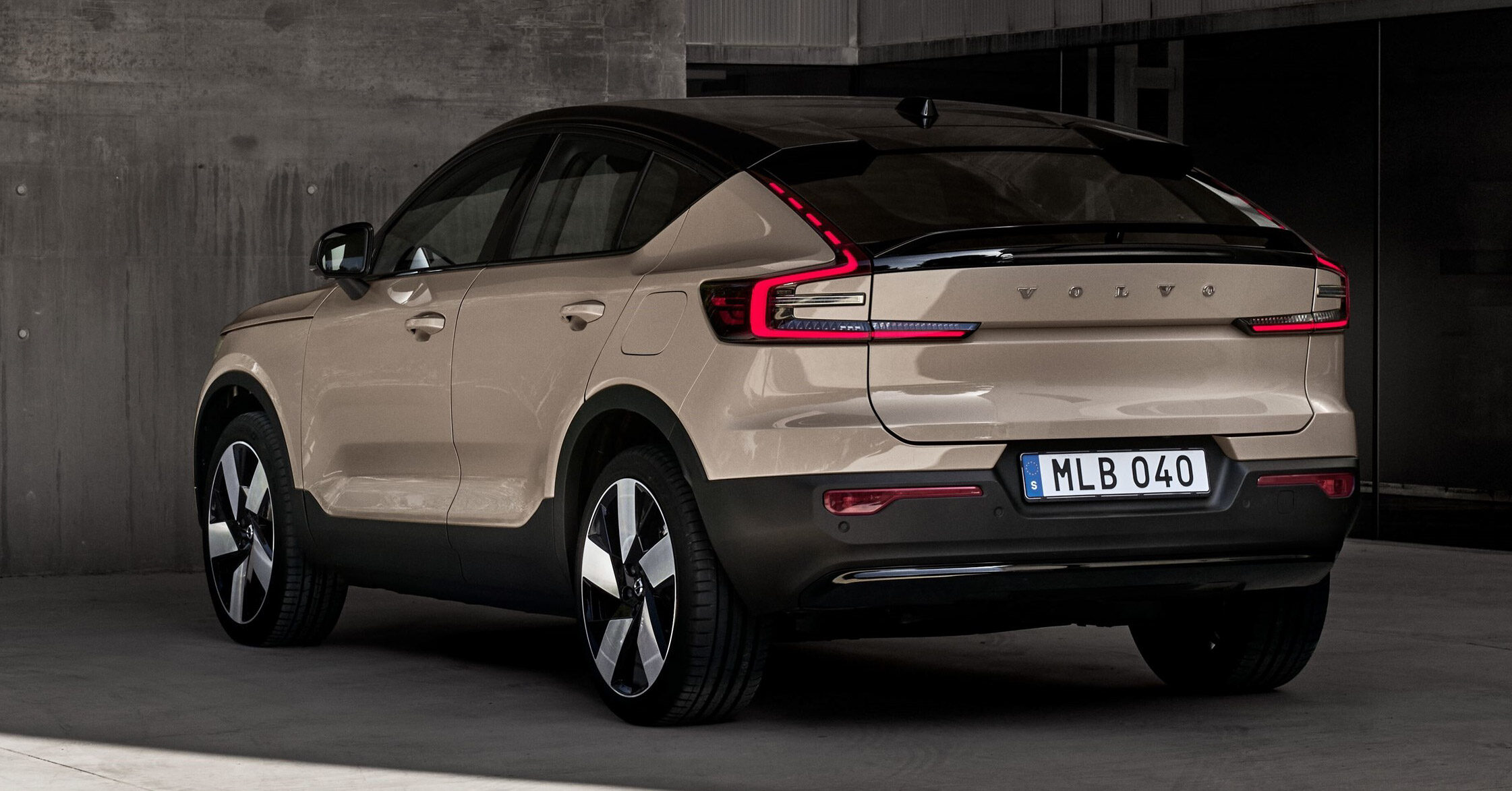 Volvo XC40 Recharge EV 易名 EX40、C40 更名 EC40;特定市场双马达版性能升级;将推出 Black Edition 特别版