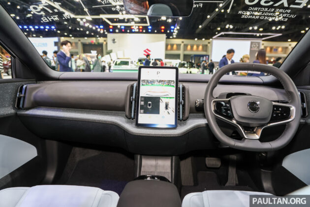 Volvo EX30 EV 亮相曼谷车展, 分标准与性能三个版本, 最快3.6秒破百, 续航里程最长480公里, 原厂确认即将引进大马