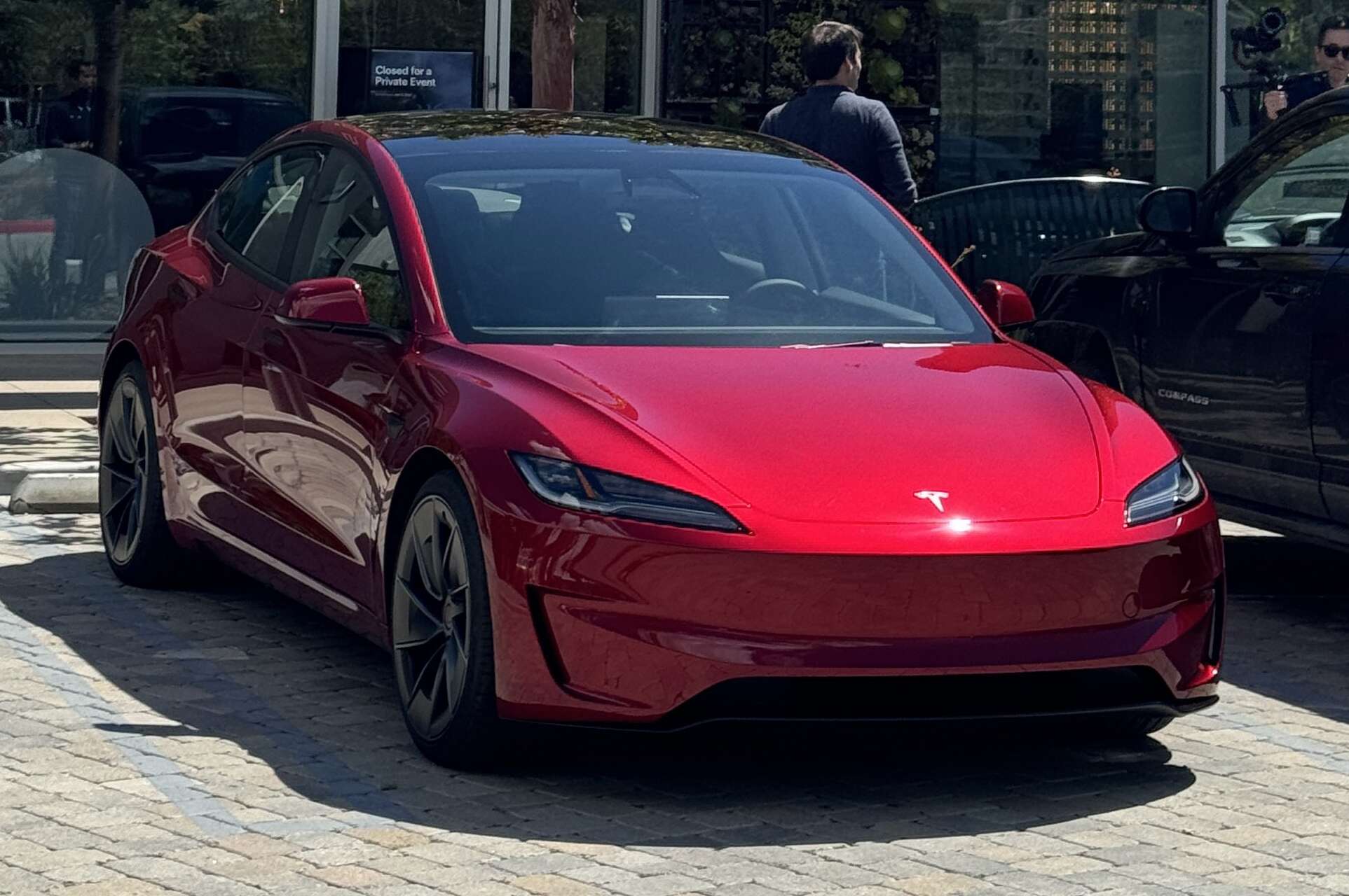 更清晰谍照！Tesla Model 3 Performance 发布前再被捕获