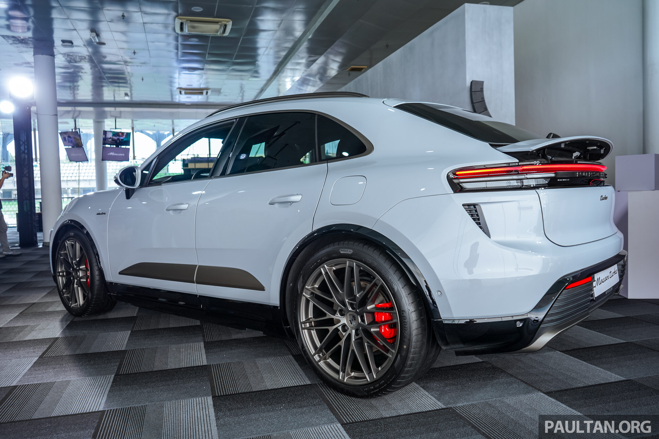 2024 Porsche Macan EV 大改款本地登场！最大输出功率达639 PS / 1,130 Nm，续航里程613 km，已开放接受订单