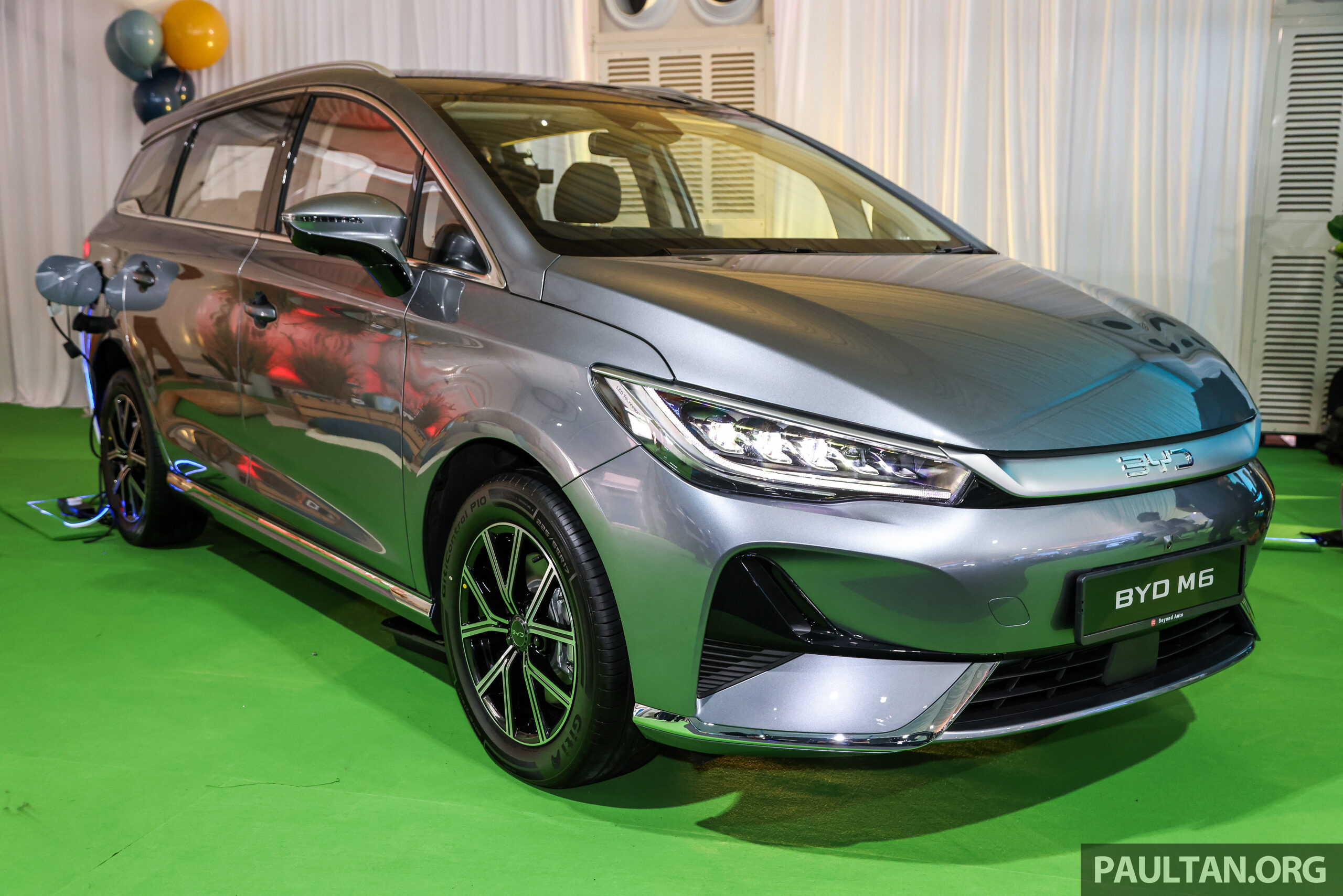 BYD M6 成首批先锋！Grab、BYD Sime Motors、Yinson GreenTech 和 Power-Up Tech 签 MoU 合作推网约电动车