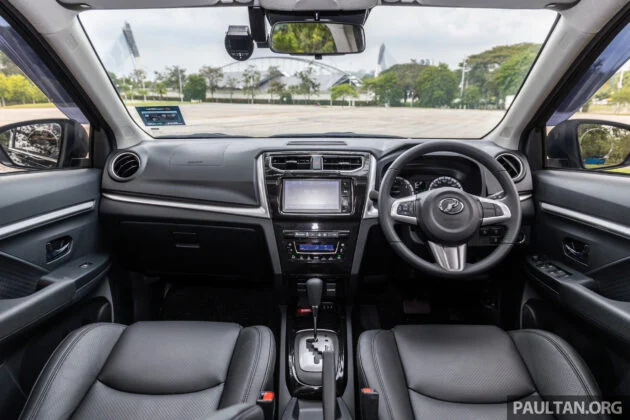 黑色 Perodua Aruz 新车完整实拍, 年尾可享RM4,000折扣