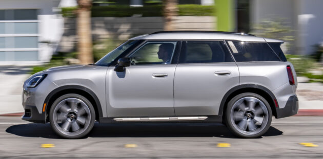 2025 MINI Countryman S All4 改为本地组装, 车价便宜9万令吉, 动力配置不变, 2.0T引擎+8AT变速箱, 售价25.9万起