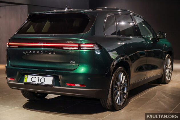 2025 Leapmotor C10 升级版陈列室实拍, 配备加料却同时降价, 如今只需12.5万, 比之前便宜3.4万, 续航里程424公里