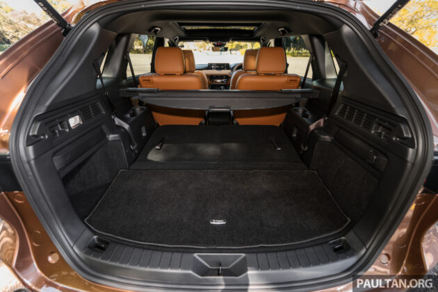 2025 Mazda CX-80 完整新车实拍图集, 搭载2.5L PHEV油电混动系统+8AT, 综合油耗1.6L/100km, 售价29.7万令吉
