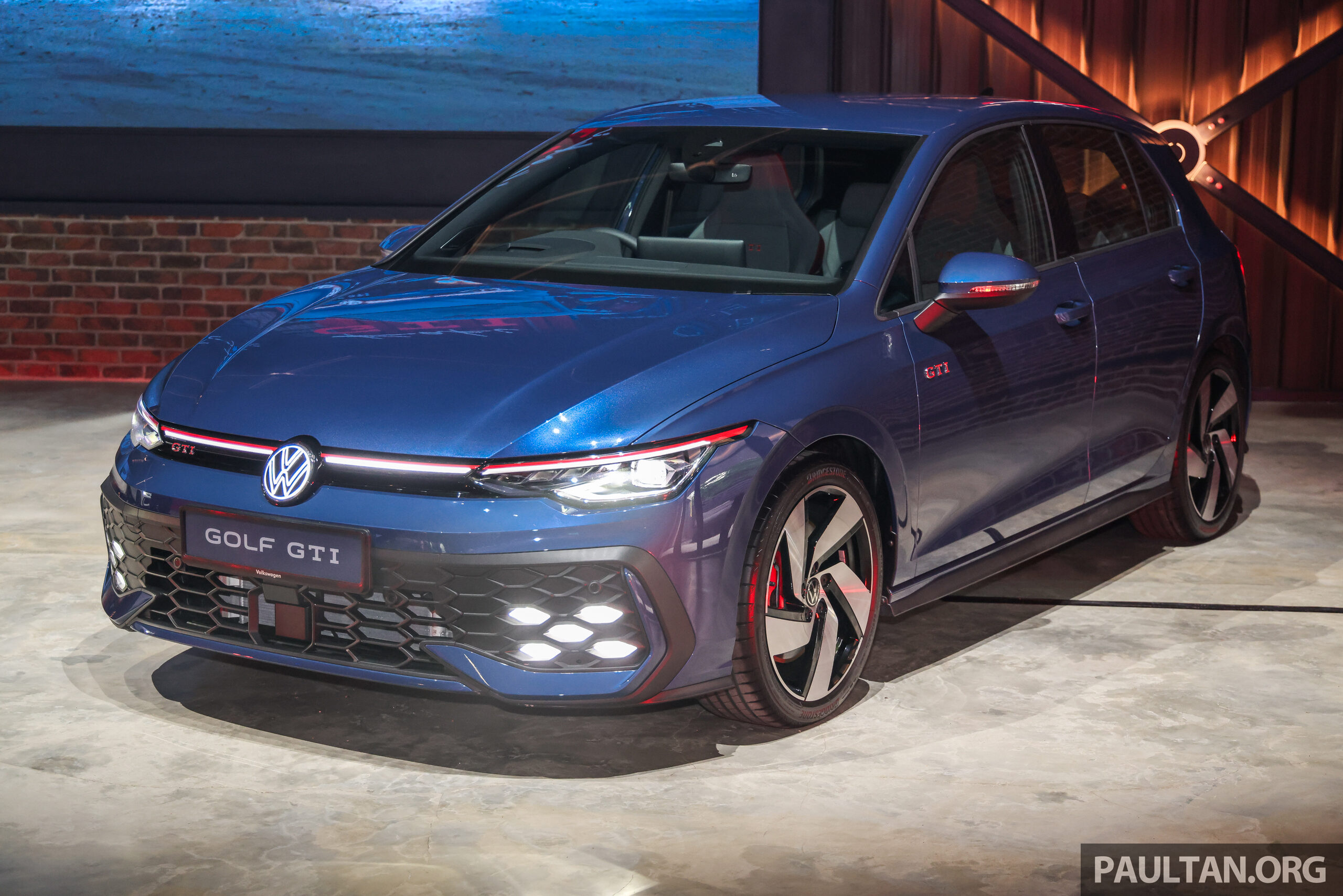 Volkswagen Golf Mk8.5 小改款本地发布！R-Line 改搭1.5L轻混系统；GTI 动力提升至265 PS，售价RM249,990