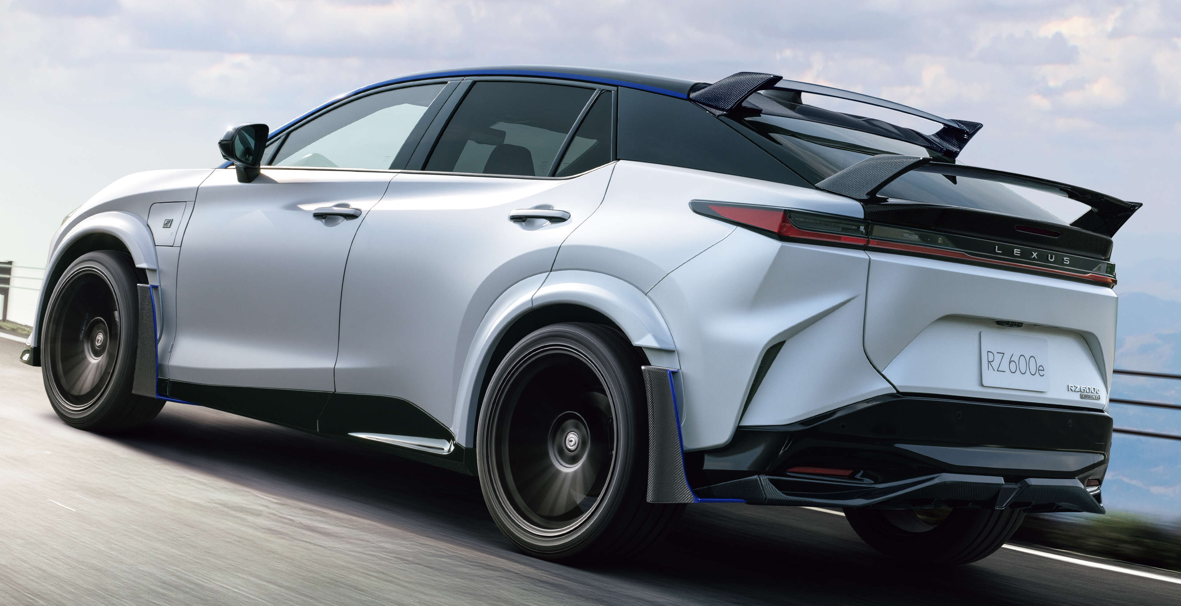 Lexus RZ600e F Sport Performance 性能版登场！动力与操控全面强化，最大输出功率426 PS、搭配20寸煞车系统