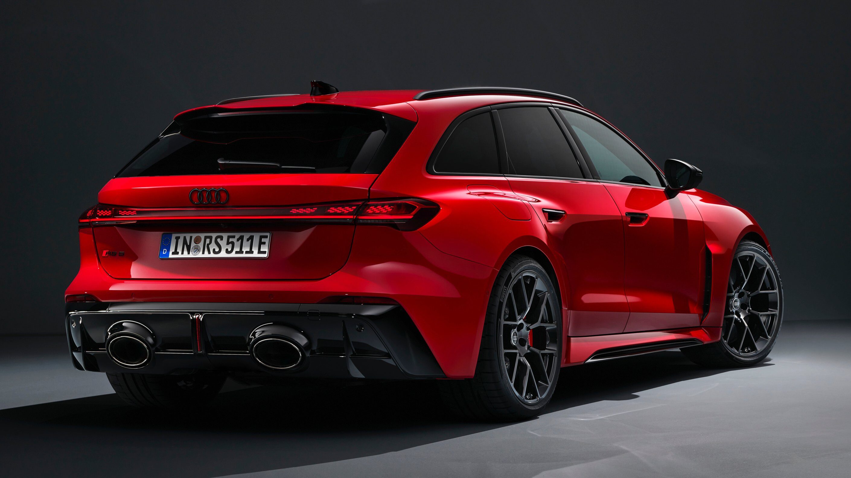 全新 2026 Audi RS 5 官图发布!Sedan 和 Avant 两种车身形式,搭载2.9升V6插混系统,最大输出639 hp/825 Nm