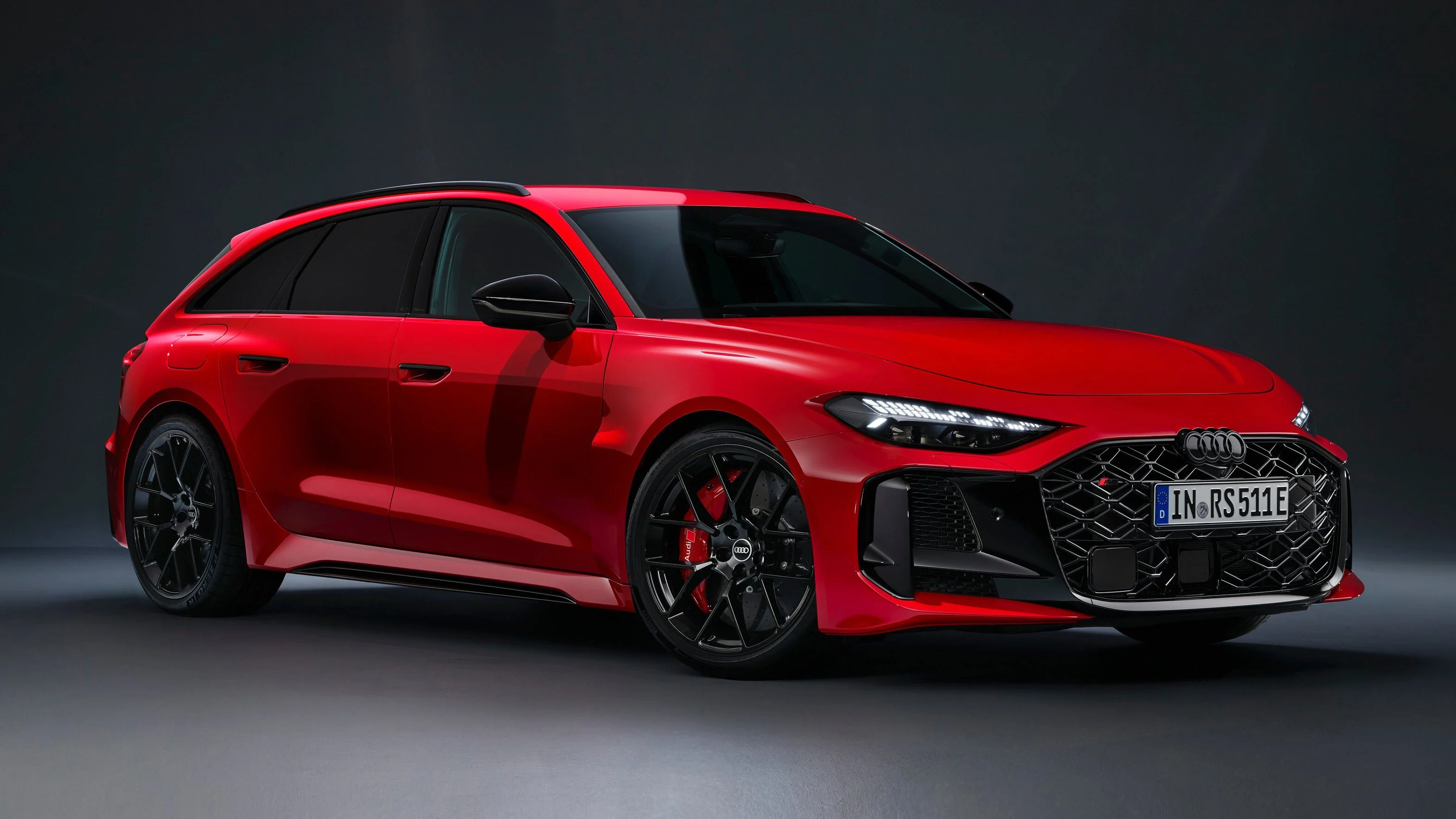 全新 2026 Audi RS 5 官图发布!Sedan 和 Avant 两种车身形式,搭载2.9升V6插混系统,最大输出639 hp/825 Nm