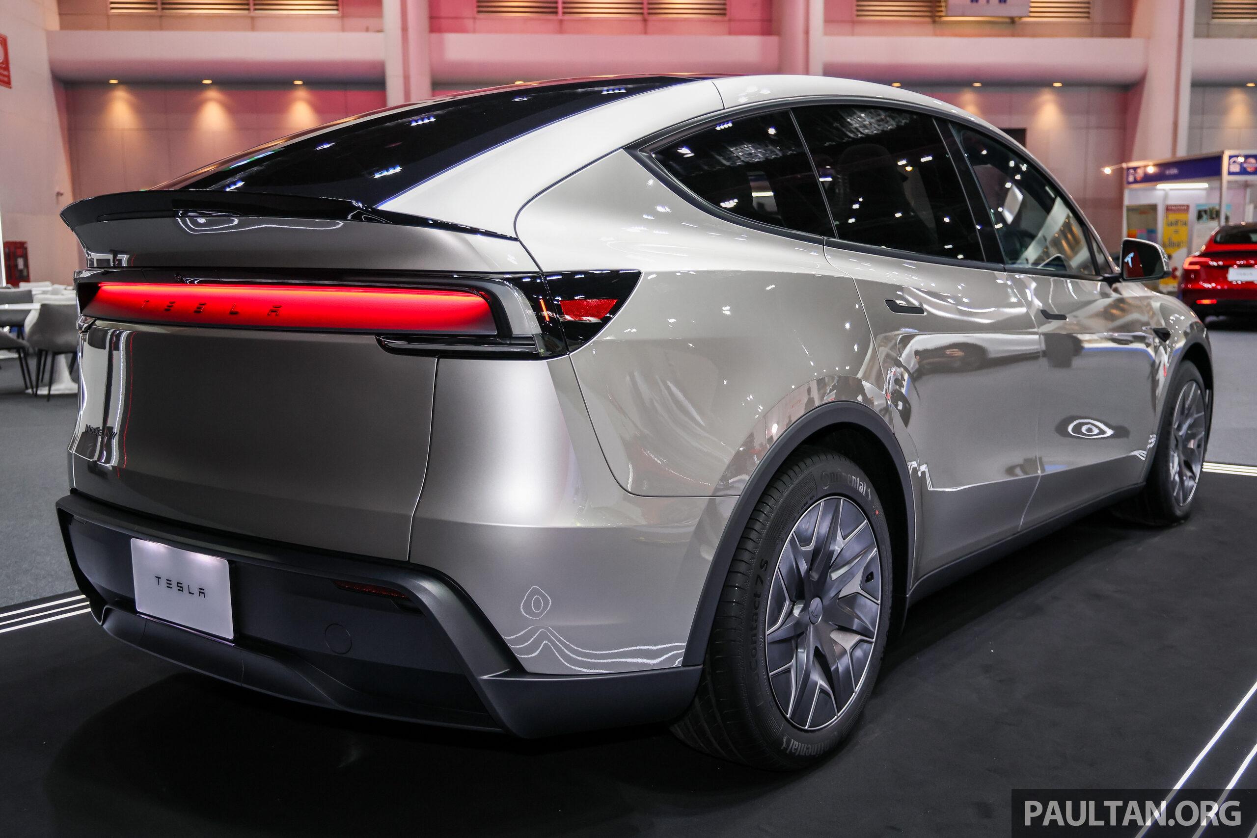 Tesla Model Y L 曼谷车展亮相！六座布局长轴距版，681公里WLTP续航，兑马币售RM242k，马来西亚面市在即？