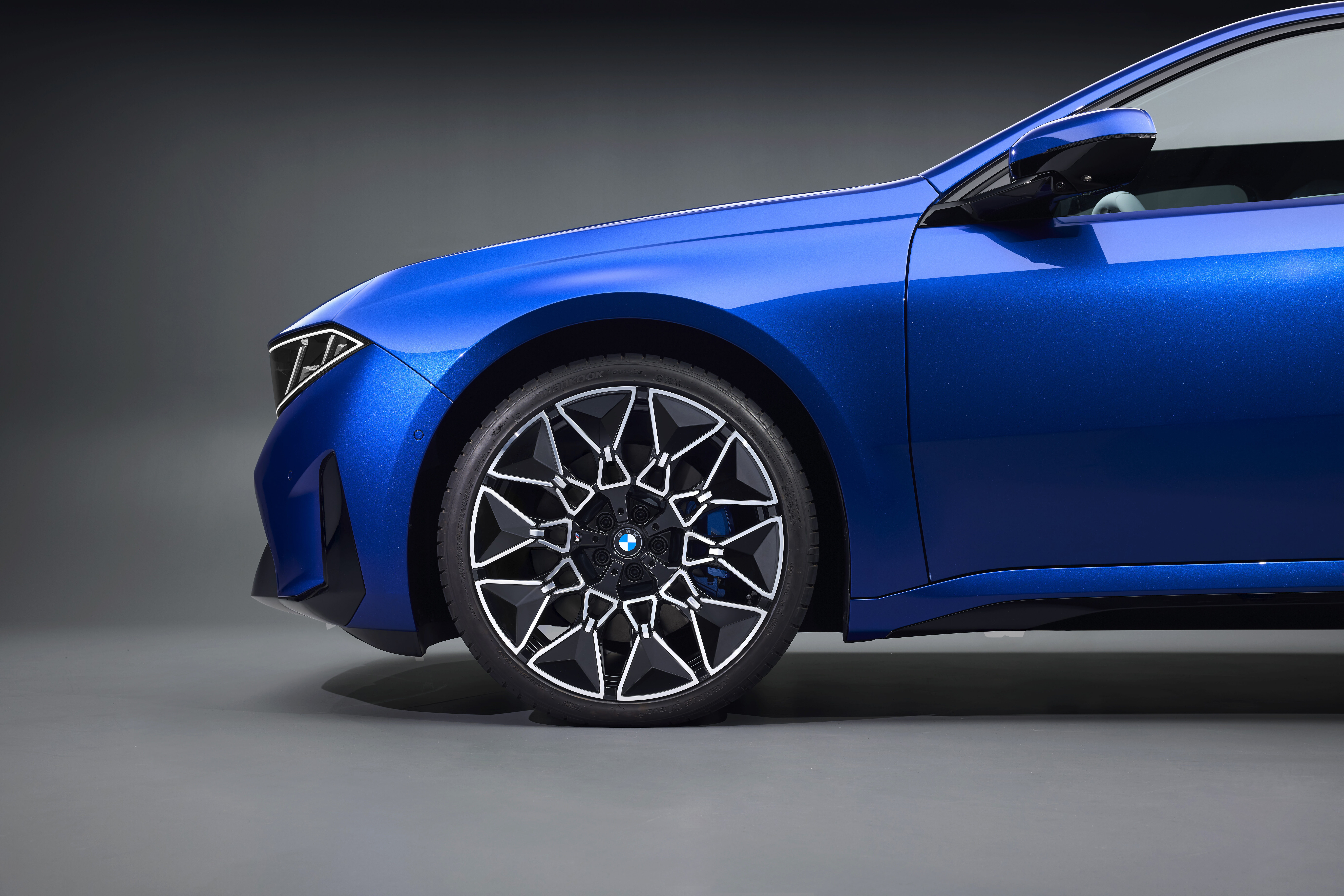 全新纯电3系，2026 BMW i3 全球首发！WLTP续航达900公里、支持400 kW DC快充、最大输出功率469PS/645Nm