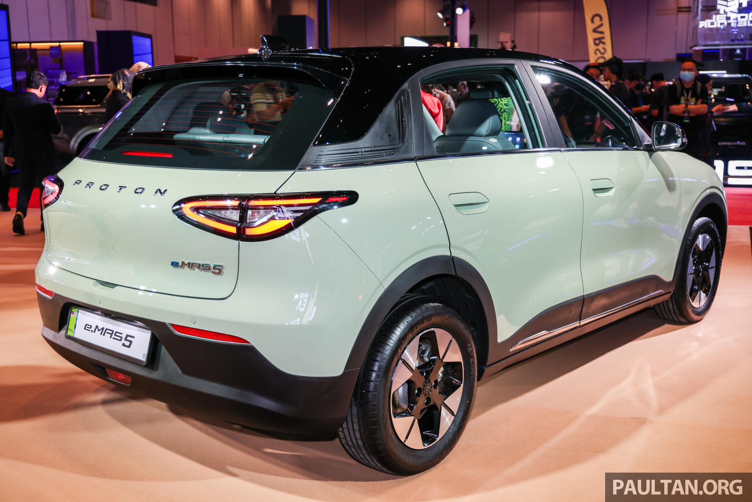Proton eMas 5 新增 Jade Green 车身配色,Prime 与 Premium 版本均有提供、搭配深色内饰,售价维持不变