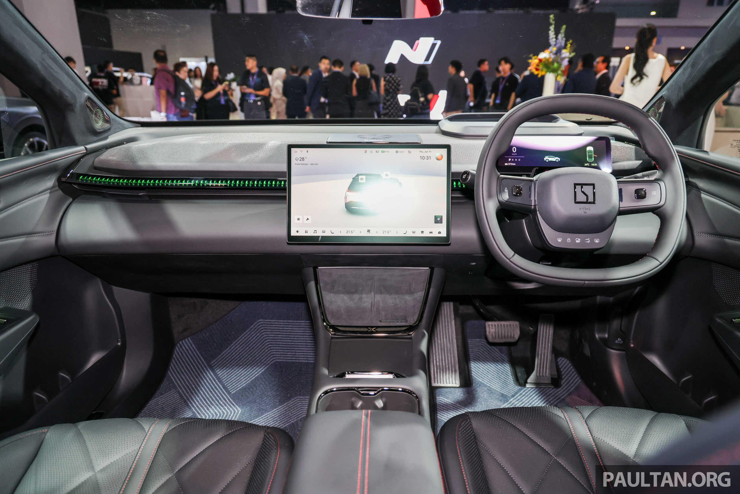 2026 Zeekr X 升级款吉隆坡国际车展亮相!续维持 RWD、AWD 双版本可选,全系标配电动车门,预售价RM160k起
