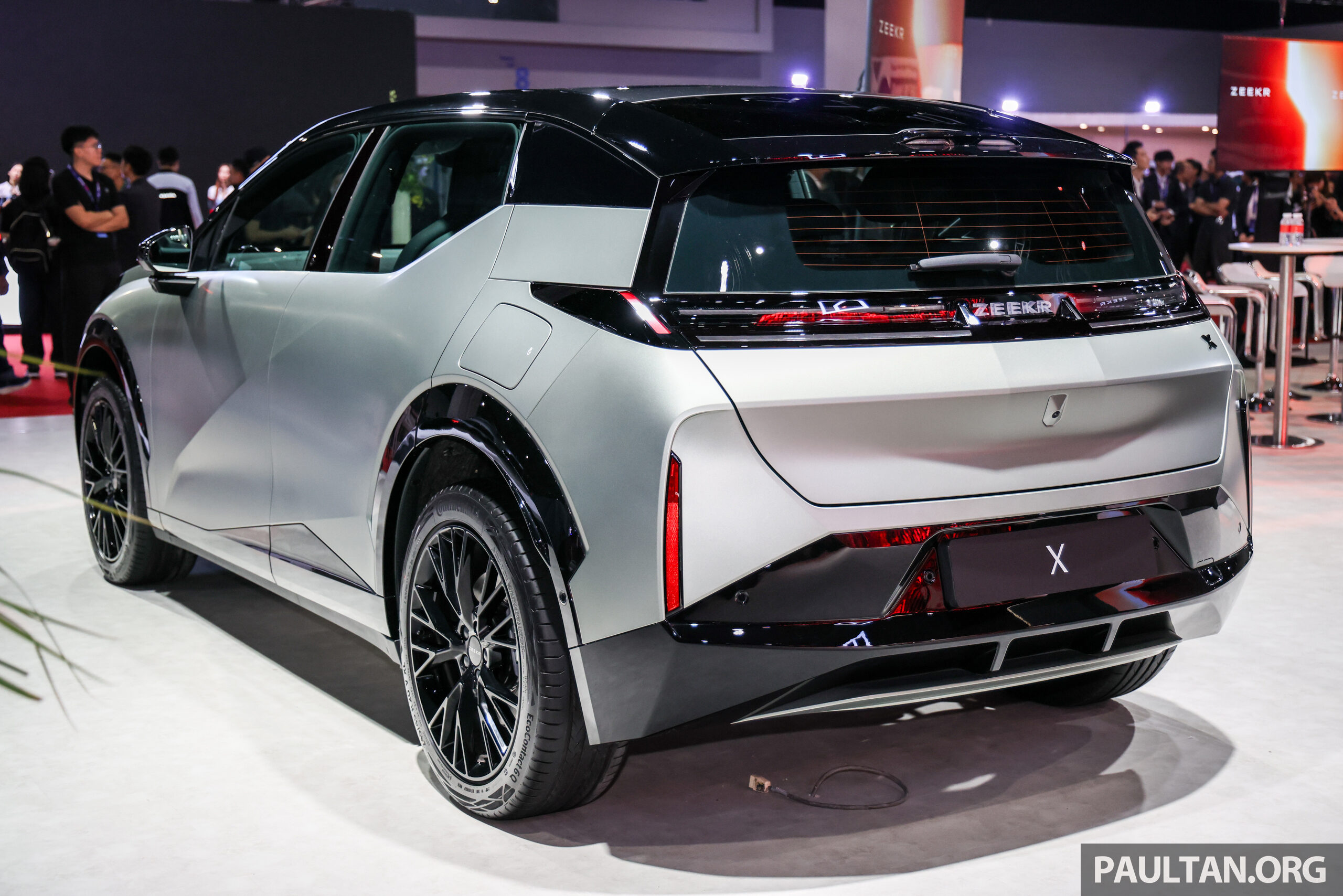 2026 Zeekr X 升级款吉隆坡国际车展亮相!续维持 RWD、AWD 双版本可选,全系标配电动车门,预售价RM160k起
