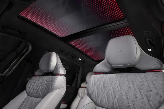 Audi Q9 全球首发, 品牌旗舰SUV, 间接取代 Audi A8 停产后留下的旗舰位置, BMW X7 与 Mercedes-Benz GLS 同级对手