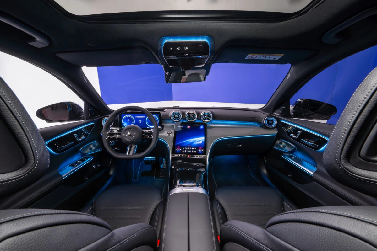 2027 W206 Mercedes-Benz C-Class 小改款登场!外观大改,换上巨型发光星辉中网格栅;内饰维持原貌、动力升级
