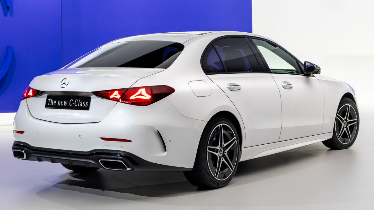 2027 W206 Mercedes-Benz C-Class 小改款登场!外观大改,换上巨型发光星辉中网格栅;内饰维持原貌、动力升级
