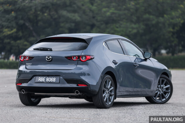 2026 Mazda 3 1.5L High Plus 新车实拍, 同时有五门掀背与四门版本, 搭载1.5L引擎但配备与2.0L车型看齐, 售价RM120,620