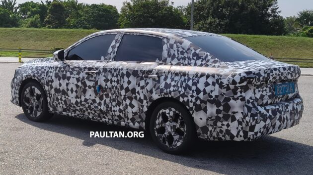 2027 Proton S70 MC2 路测再次被拍, 头灯组造型不变但采熏黑底座, 尾灯组采用新设计, 或由 Proton 自行主导, 今年发布?