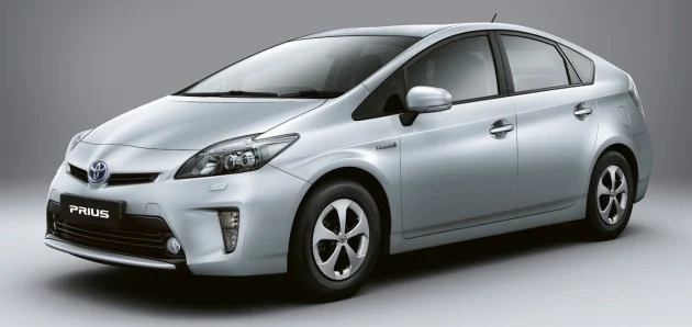 05-Prius-Exteriorb1