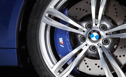 F10 BMW M5 finally unveiled – twin-turbo V8 power!