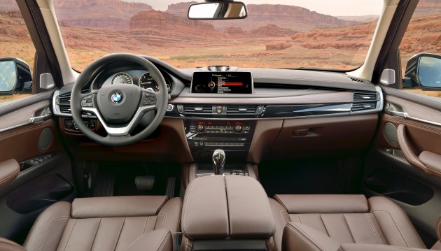 2014-bmw-x5-xdrive30d-interior-0003
