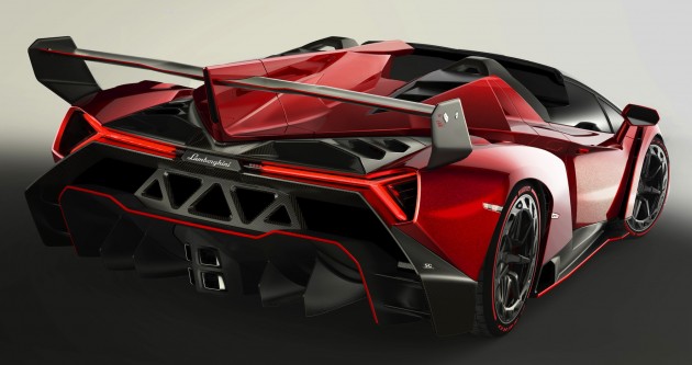 veneno_roadster_back