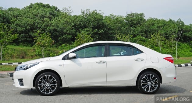 2014_Toyota_Corolla_Altis_Driven_ 102