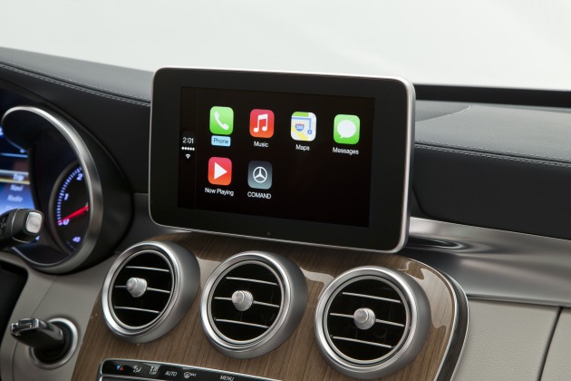 Mercedes-Benz - Apple "CarPlay"